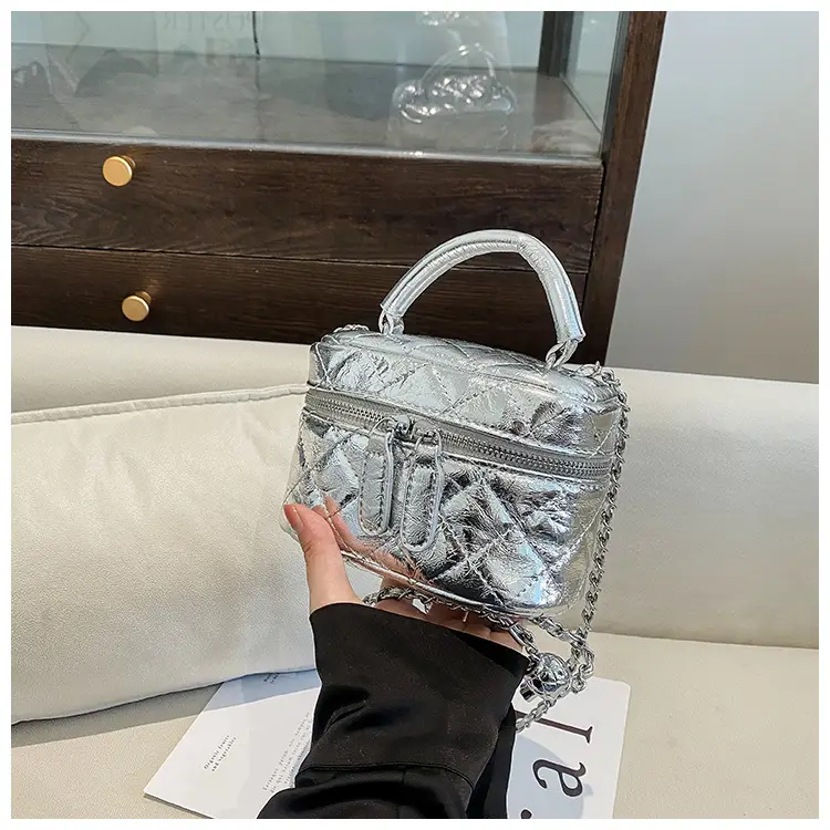 Black Rhomboid Chain Bag Women 2025 — feature 31