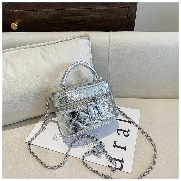 Black Rhomboid Chain Bag Women 2025 — feature 32