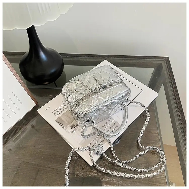 Black Rhomboid Chain Bag Women 2025 — feature 33