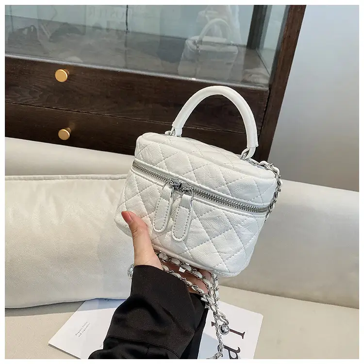 Black Rhomboid Chain Bag Women 2025 — feature 34