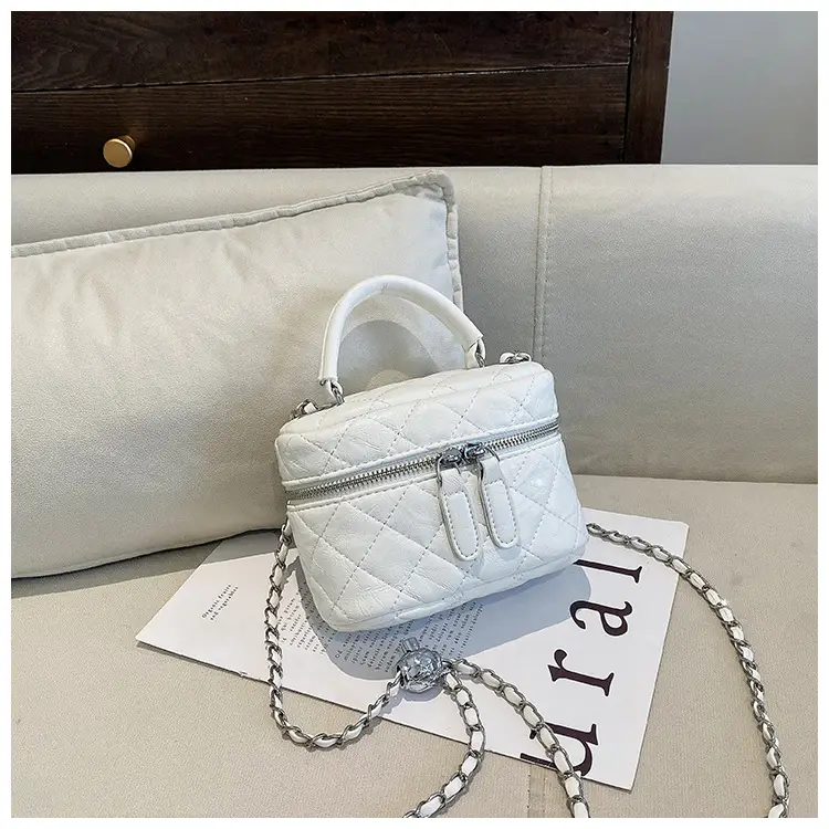 Black Rhomboid Chain Bag Women 2025 — feature 35