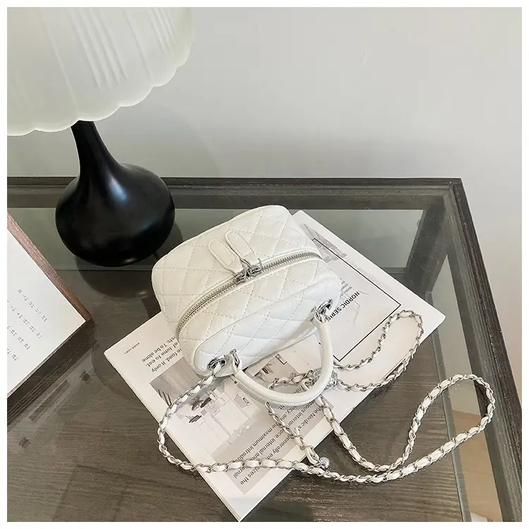 Black Rhomboid Chain Bag Women 2025 — feature 36