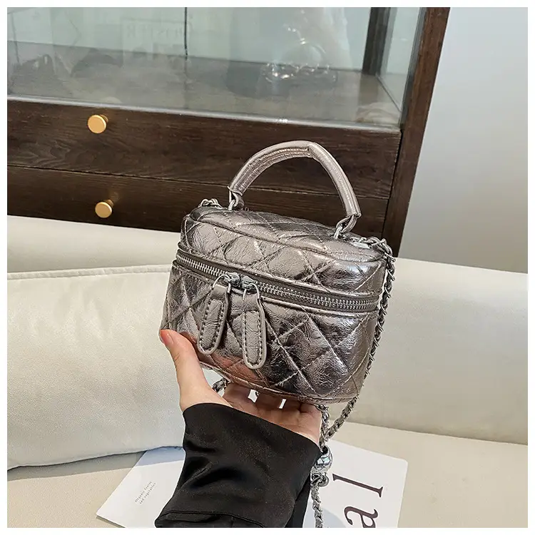 Black Rhomboid Chain Bag Women 2025 — feature 37