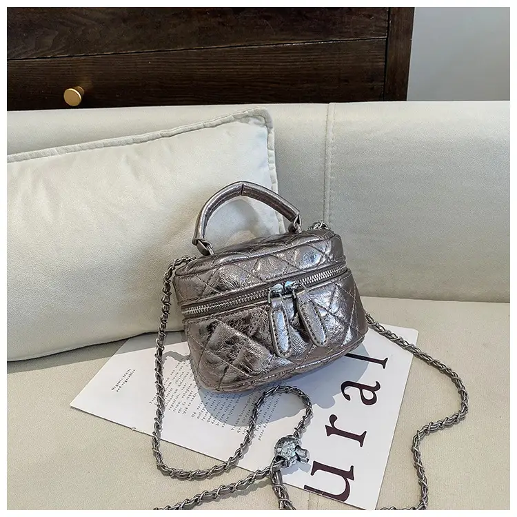 Black Rhomboid Chain Bag Women 2025 — feature 38