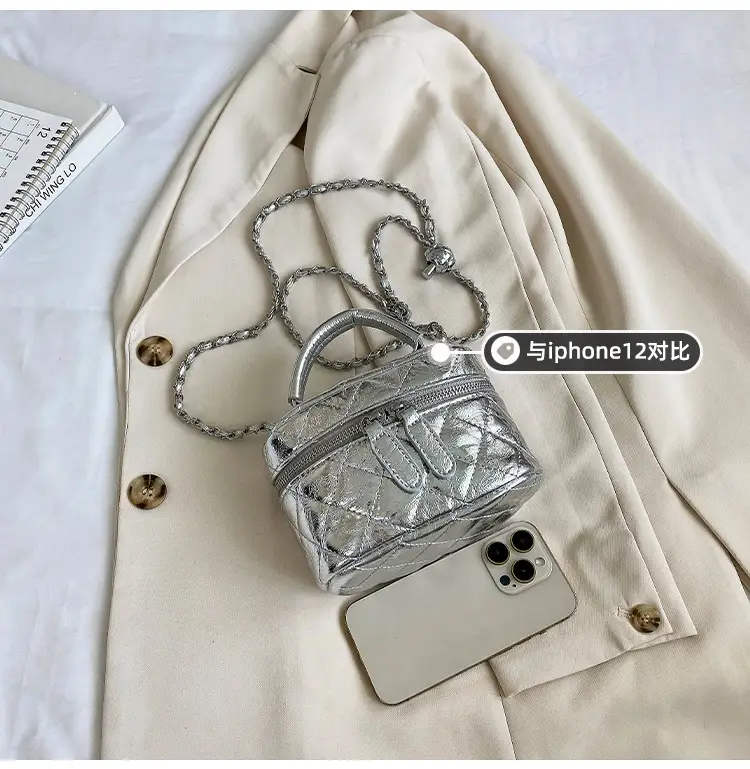 Black Rhomboid Chain Bag Women 2025 — feature 4