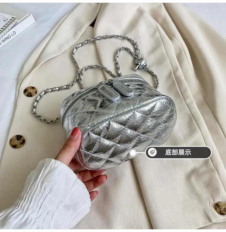 Black Rhomboid Chain Bag Women 2025 — feature 9