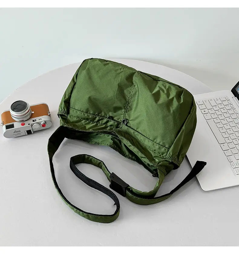 Waterproof Nylon Crossbody Bag for Men Women Large Capacity — feature 16
