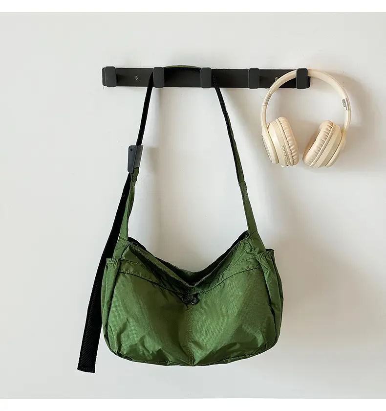 Waterproof Nylon Crossbody Bag for Men Women Large Capacity — feature 17