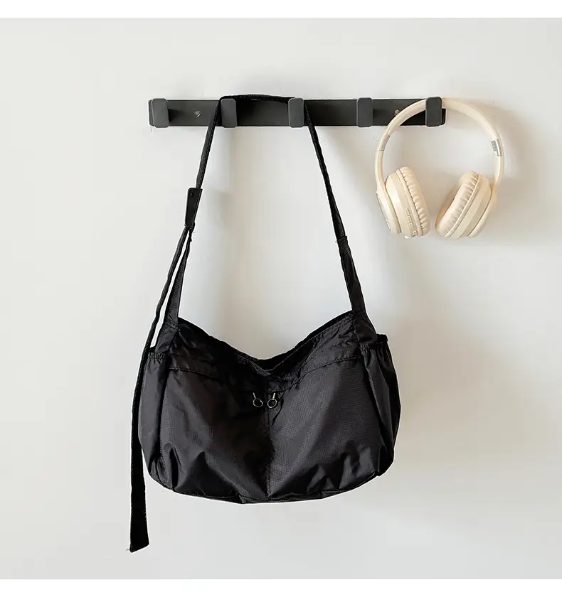 Waterproof Nylon Crossbody Bag for Men Women Large Capacity — feature 18
