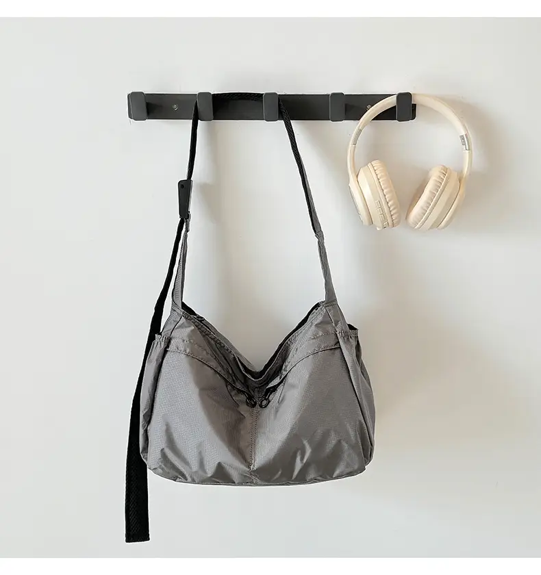 Waterproof Nylon Crossbody Bag for Men Women Large Capacity — feature 19
