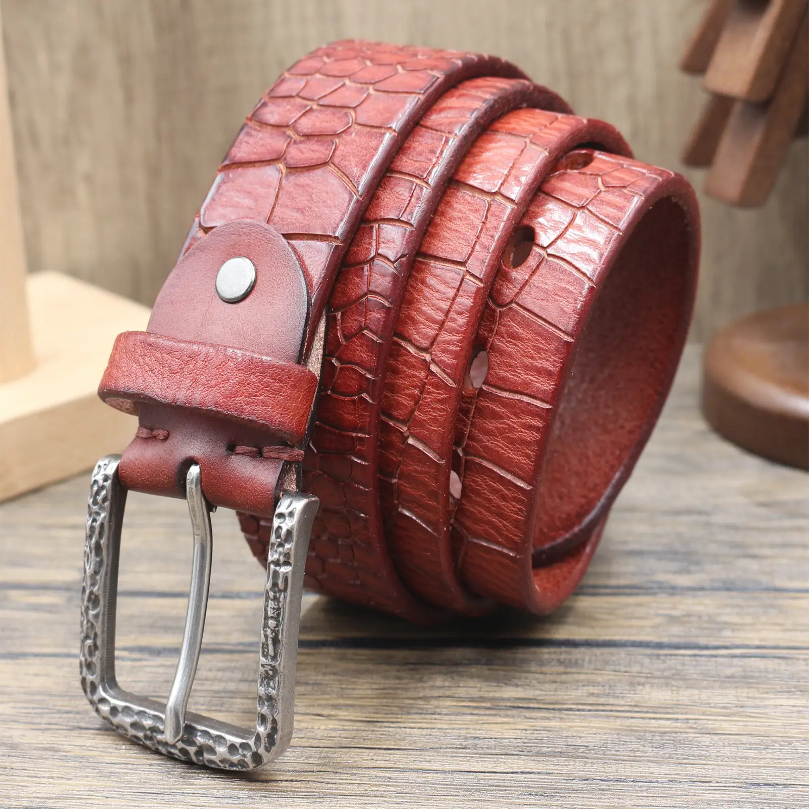 Vintage Croc Belt for Men Genuine Leather Pin Buckle — feature 10
