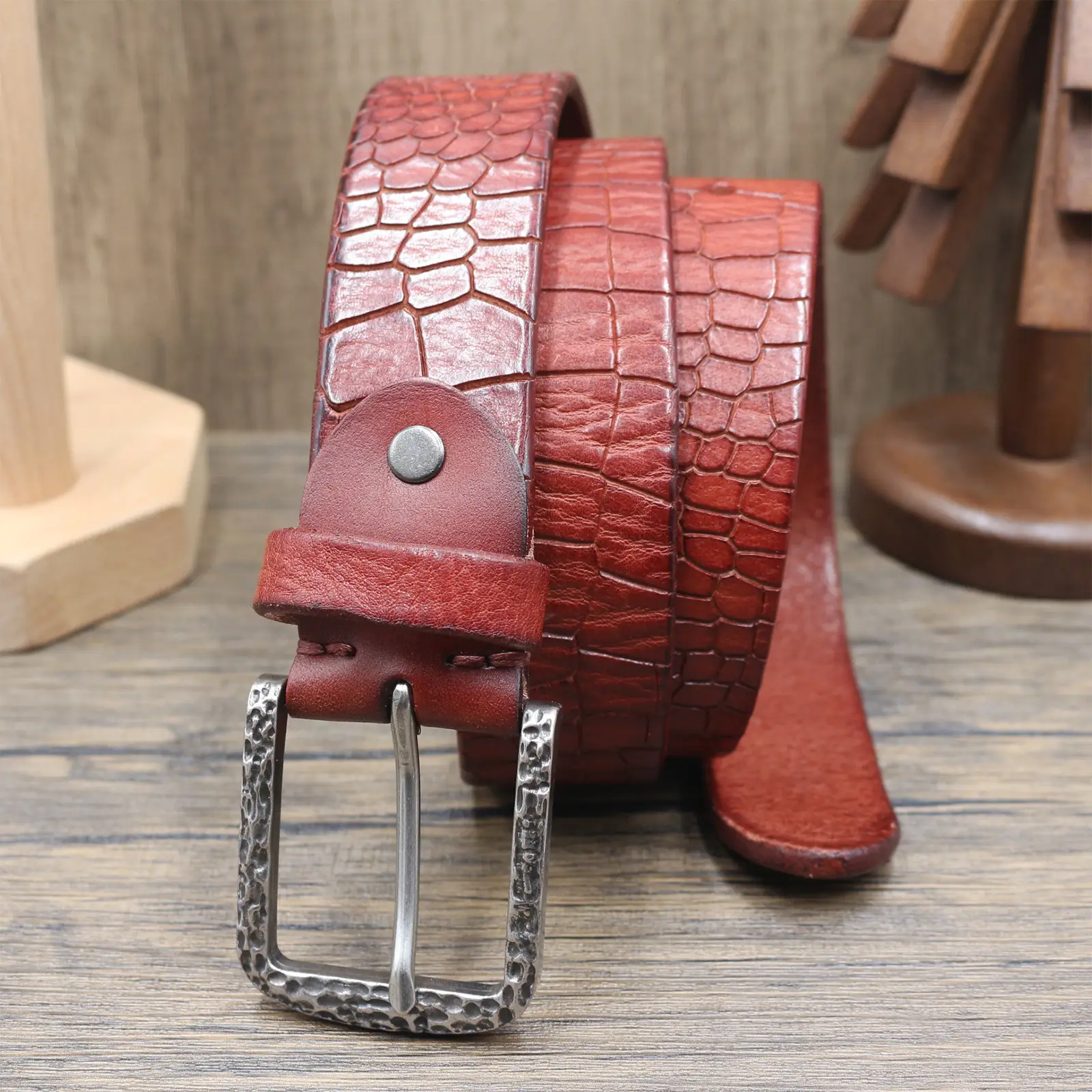 Vintage Croc Belt for Men Genuine Leather Pin Buckle — feature 12