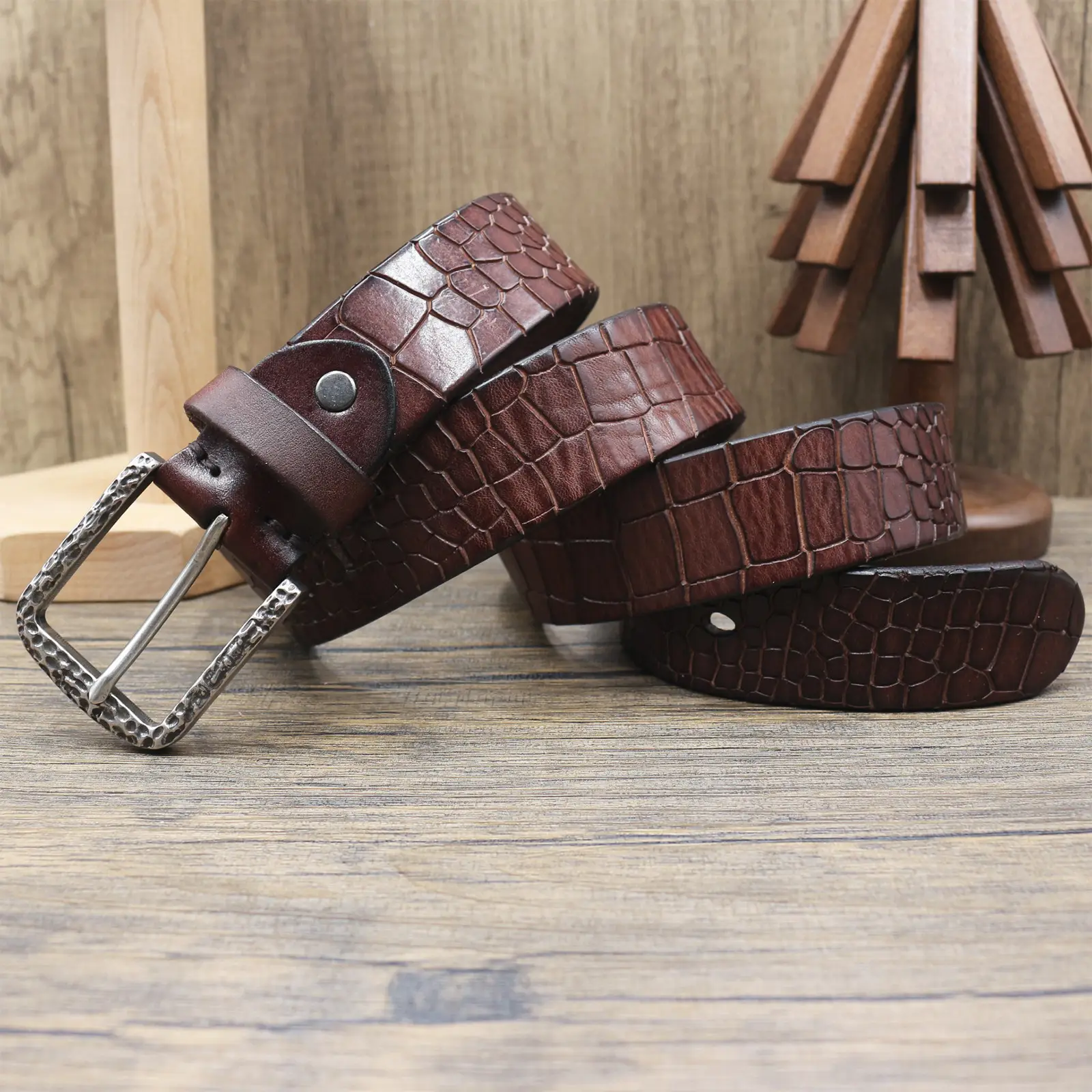 Vintage Croc Belt for Men Genuine Leather Pin Buckle — feature 17