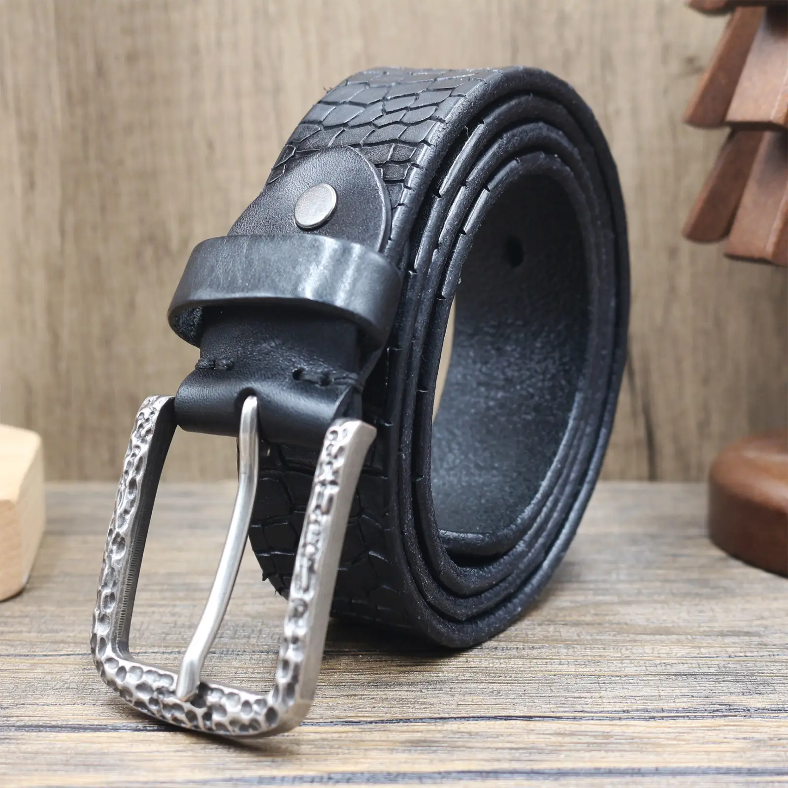Vintage Croc Belt for Men Genuine Leather Pin Buckle — feature 3