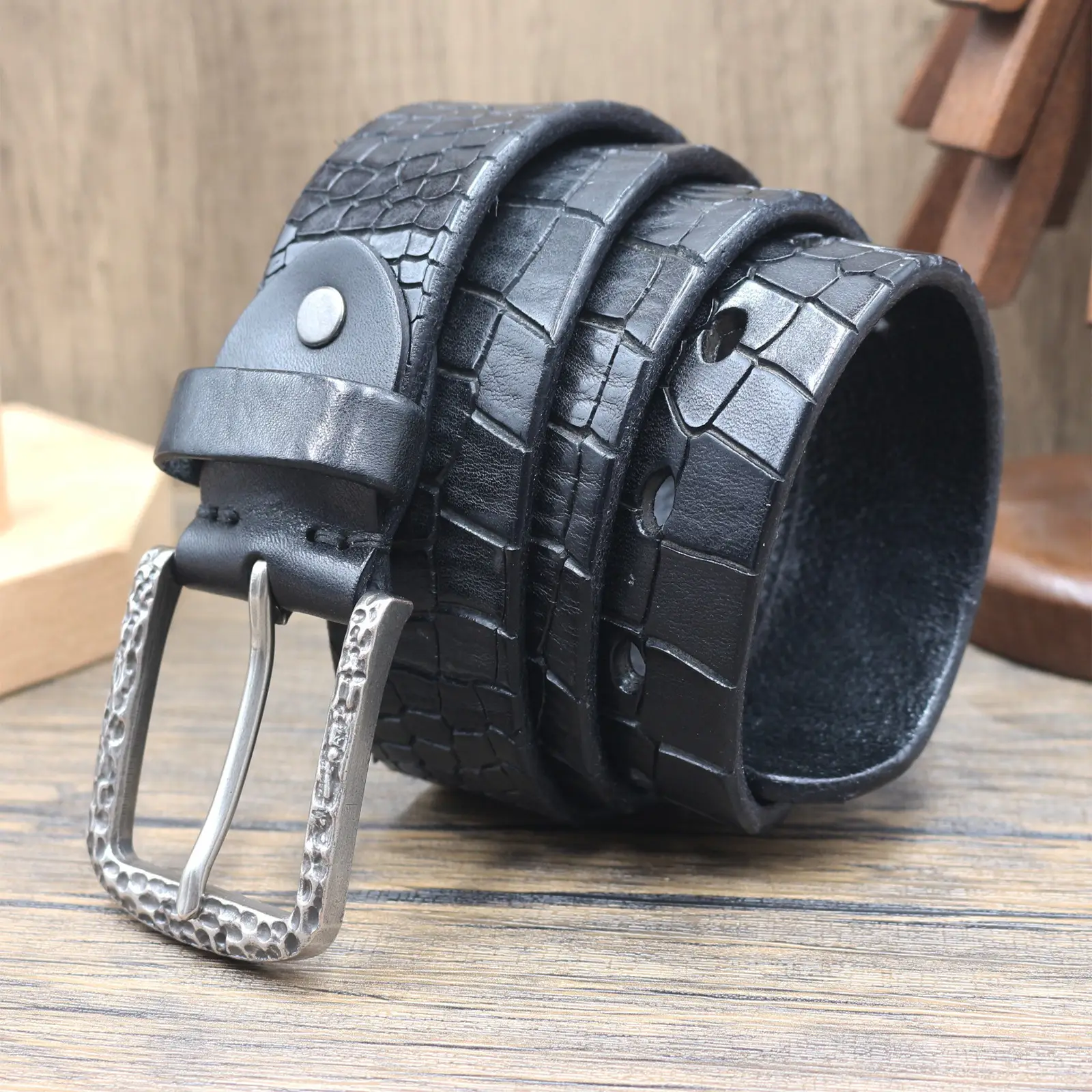 Vintage Croc Belt for Men Genuine Leather Pin Buckle — feature 4