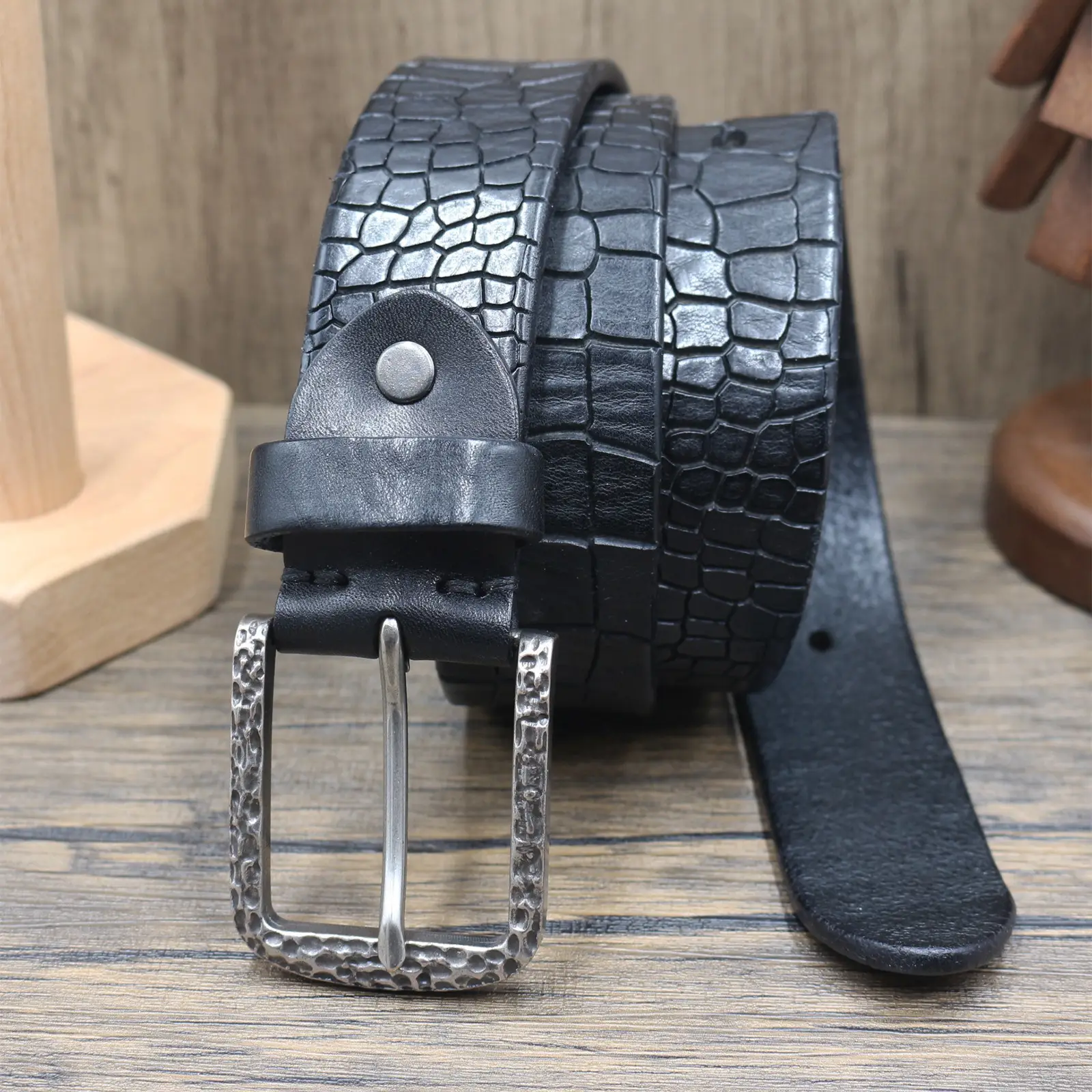 Vintage Croc Belt for Men Genuine Leather Pin Buckle — feature 6