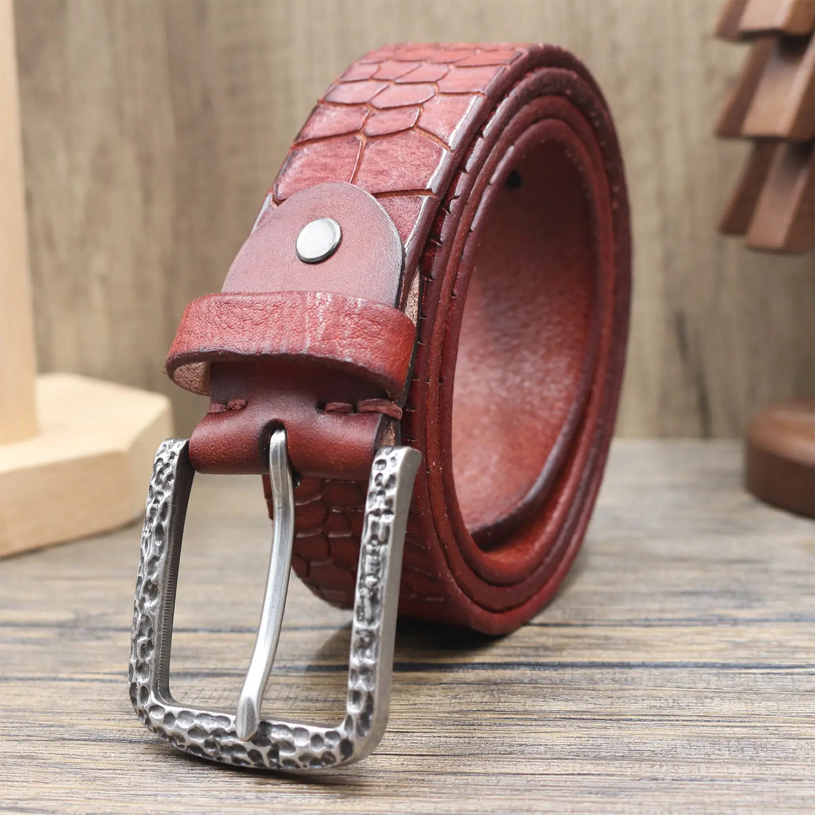 Vintage Croc Belt for Men Genuine Leather Pin Buckle — feature 9