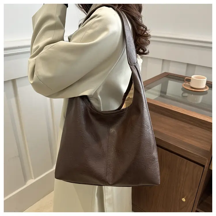 2025 Korean Style Black Leather Tote Bag with Crossbody & Zipper Compartment — feature 13