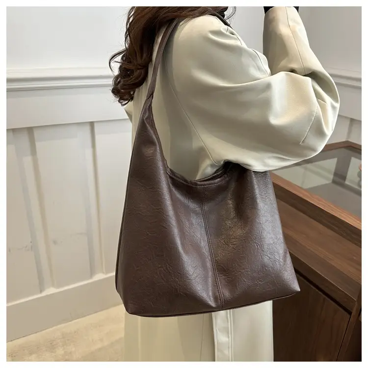 2025 Korean Style Black Leather Tote Bag with Crossbody & Zipper Compartment — feature 14