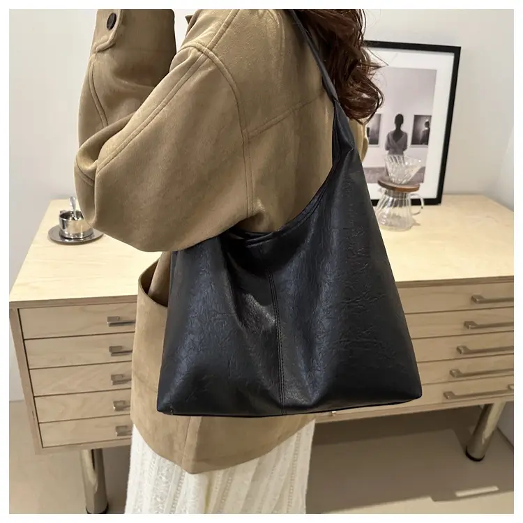 2025 Korean Style Black Leather Tote Bag with Crossbody & Zipper Compartment — feature 15