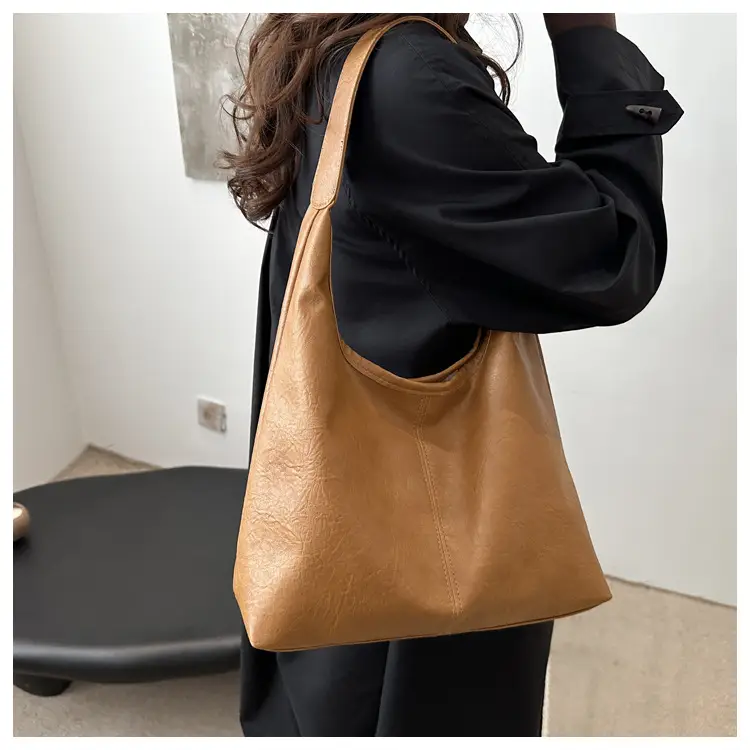 2025 Korean Style Black Leather Tote Bag with Crossbody & Zipper Compartment — feature 9