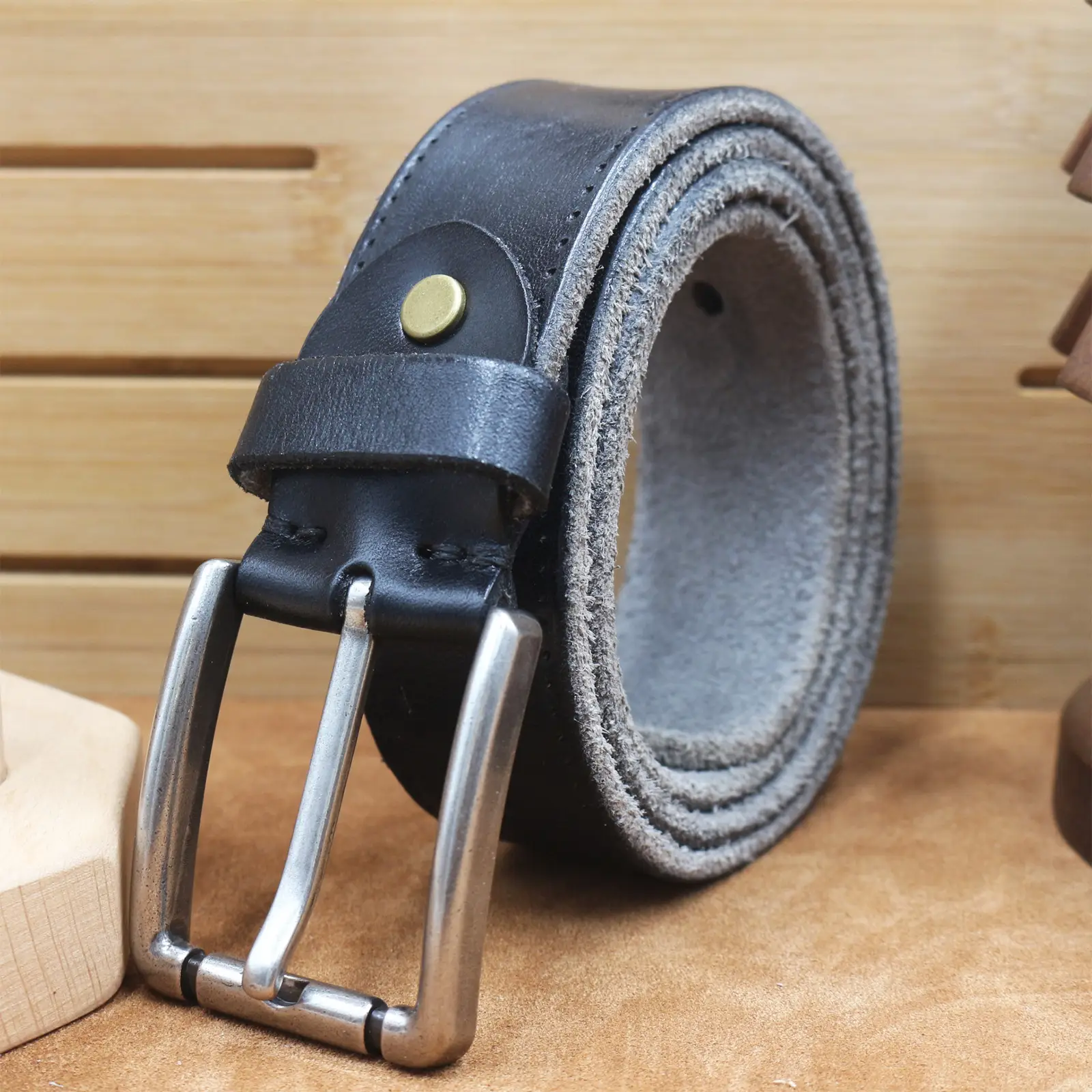 Men's Thick Leather Belt with Needle Buckle Brown — feature 4