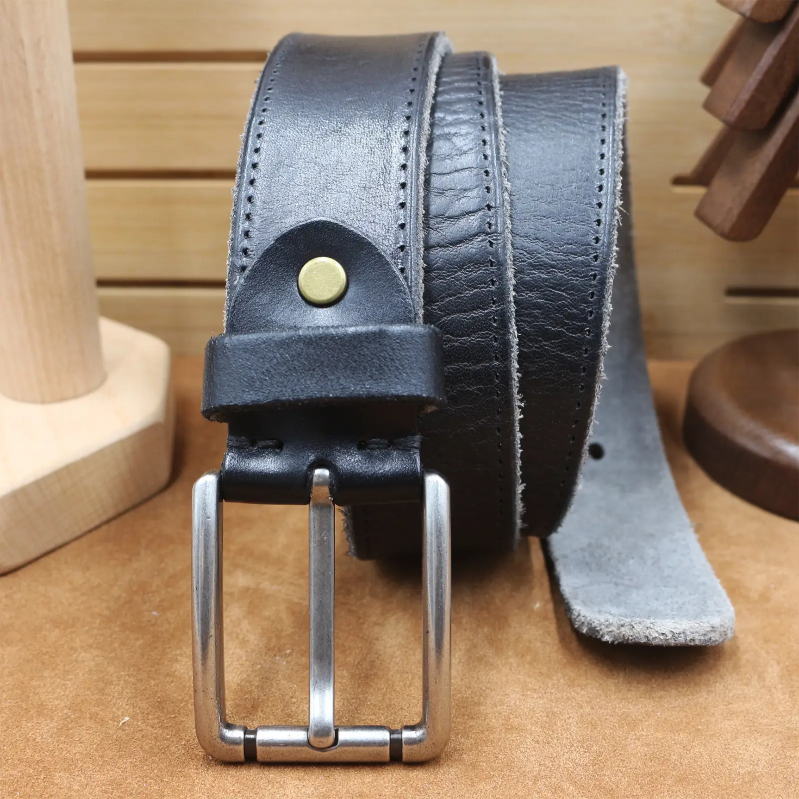 Men's Thick Leather Belt with Needle Buckle Brown — feature 7