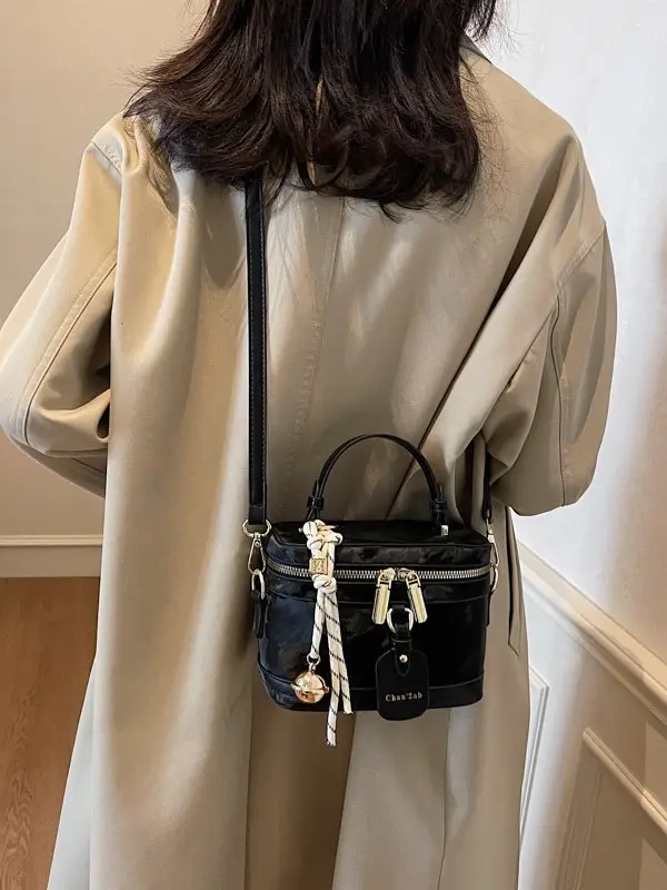 Women's Black Leather Box Bag with Chain Strap & Gold Plated Hardware - Image 6