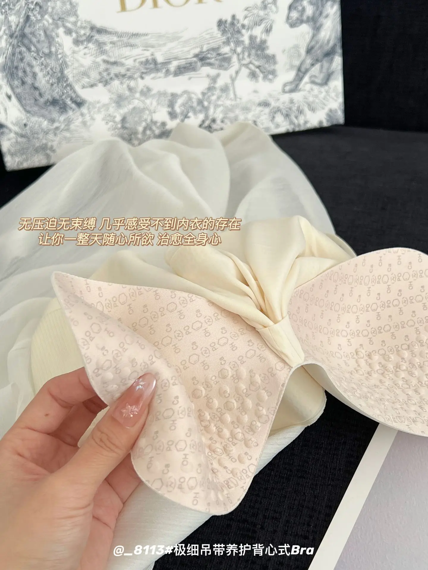 Spring New 8113 Fashion Strapless Traceless Bra — feature 10