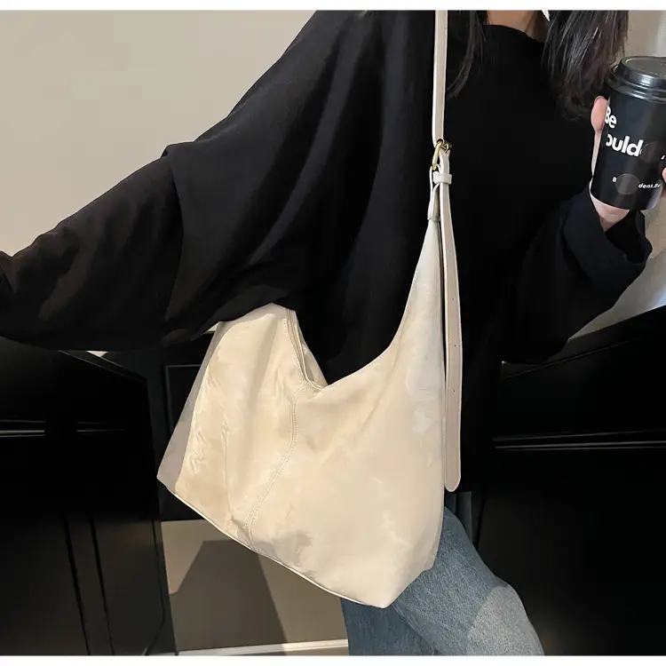 Textured Shoulder Bag Niche Design 2025 Spring — feature 11
