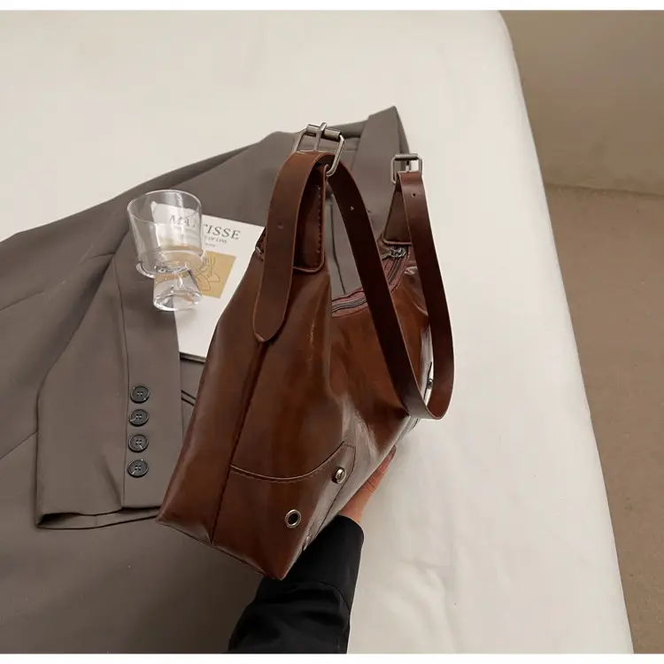 Elegant Black Leather Shoulder Bag for Women — feature 10