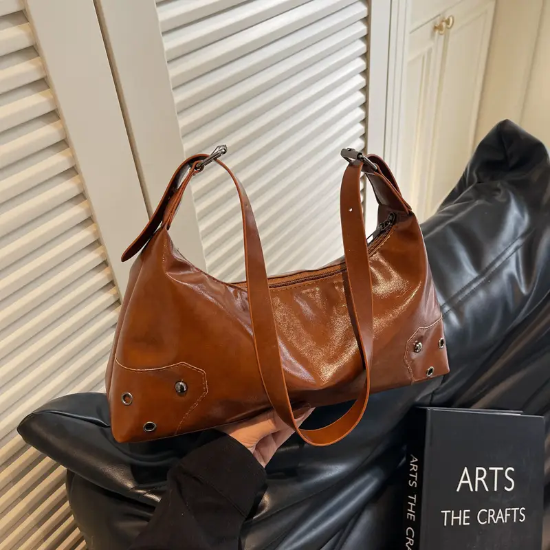 Elegant Black Leather Shoulder Bag for Women — feature 16