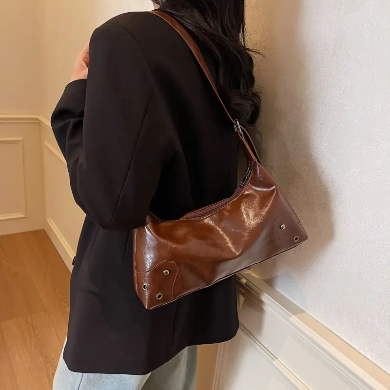 Elegant Black Leather Shoulder Bag for Women — feature 2