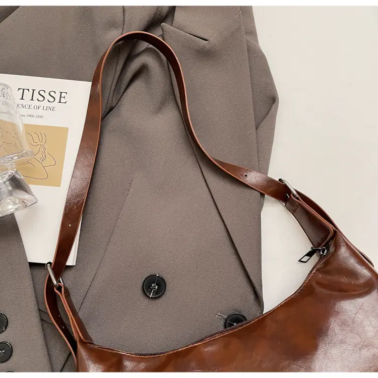 Elegant Black Leather Shoulder Bag for Women — feature 6
