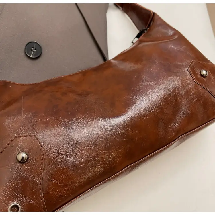 Elegant Black Leather Shoulder Bag for Women — feature 7