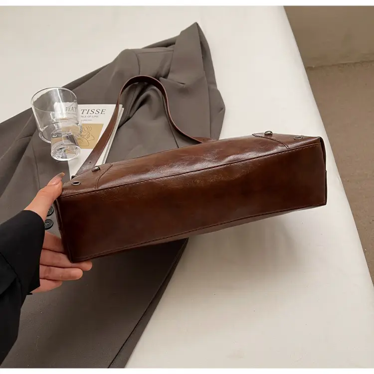 Elegant Black Leather Shoulder Bag for Women — feature 8