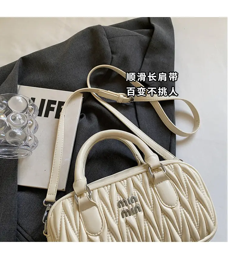 Women's High-end Embroidered Shoulder Bag Beige — feature 3