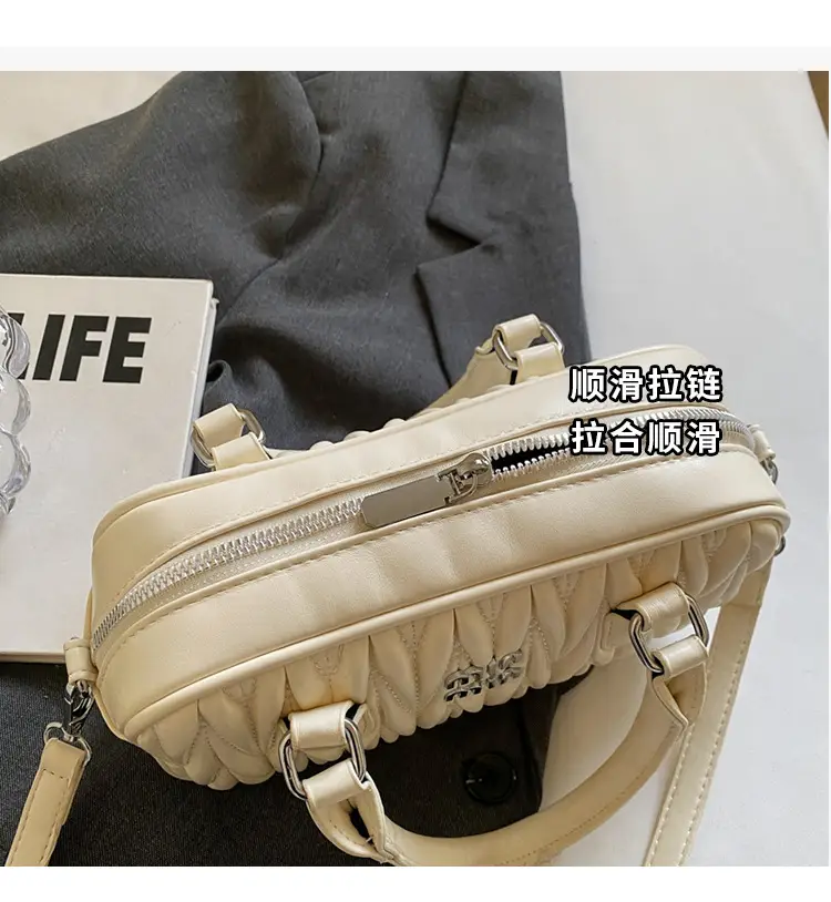 Women's High-end Embroidered Shoulder Bag Beige — feature 5