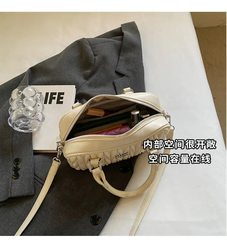 Women's High-end Embroidered Shoulder Bag Beige — feature 8