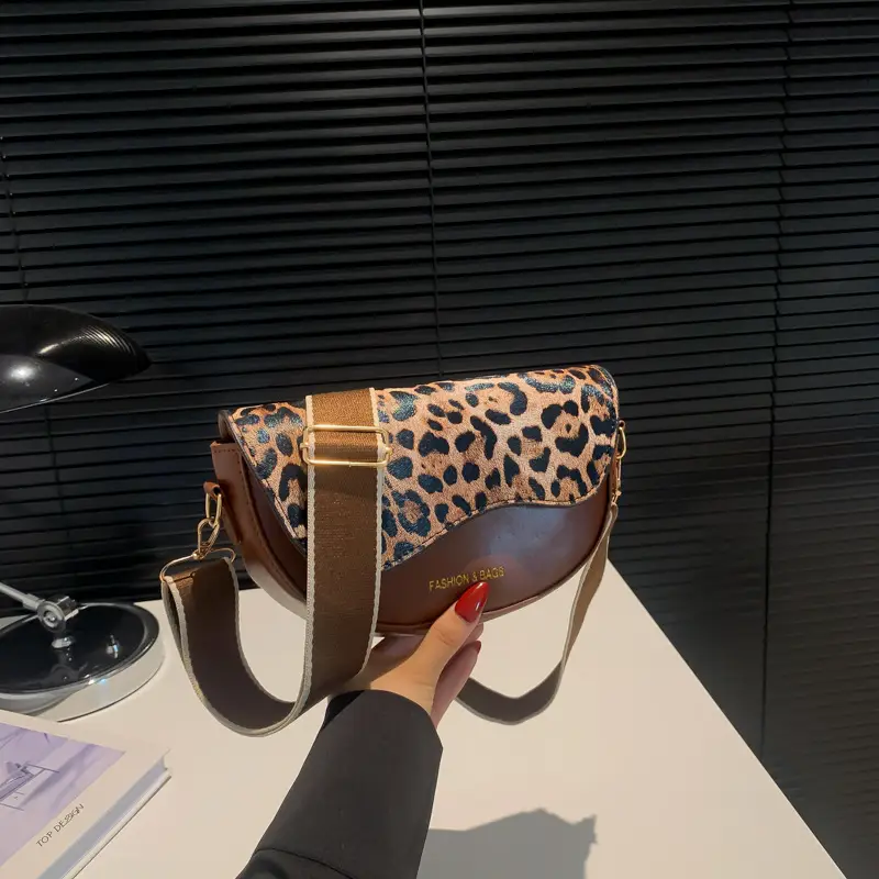 Women Leopard Print Shoulder Bag Brown 2025 - Image 3