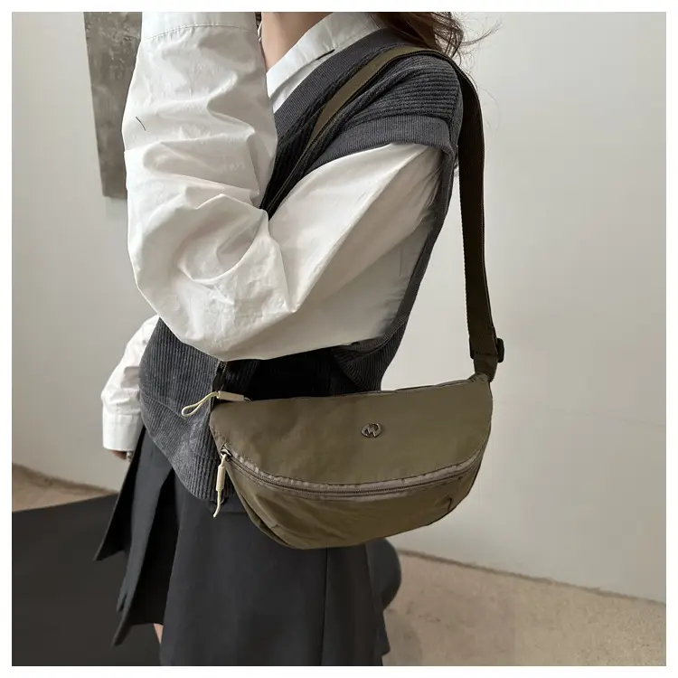 Women's Solid Color Shoulder Bag 2025 Spring — feature 10