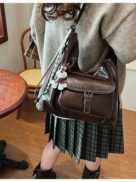 Brown Leather Women's Shoulder Bag with Chain Strap - Image 6