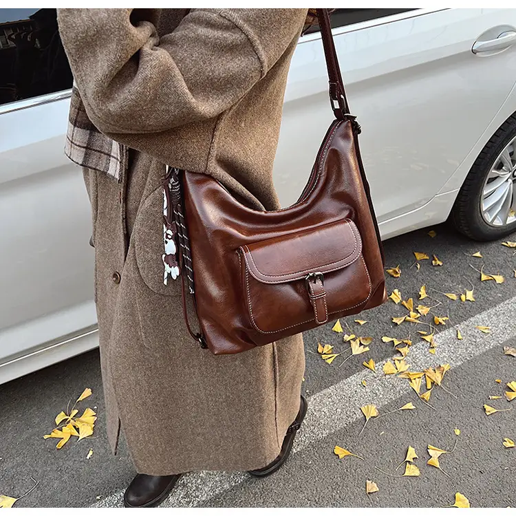 Brown Leather Women's Shoulder Bag with Chain Strap — feature 10