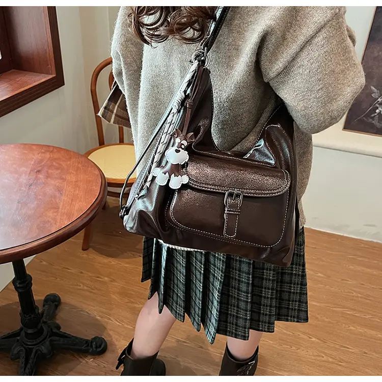 Brown Leather Women's Shoulder Bag with Chain Strap — feature 15