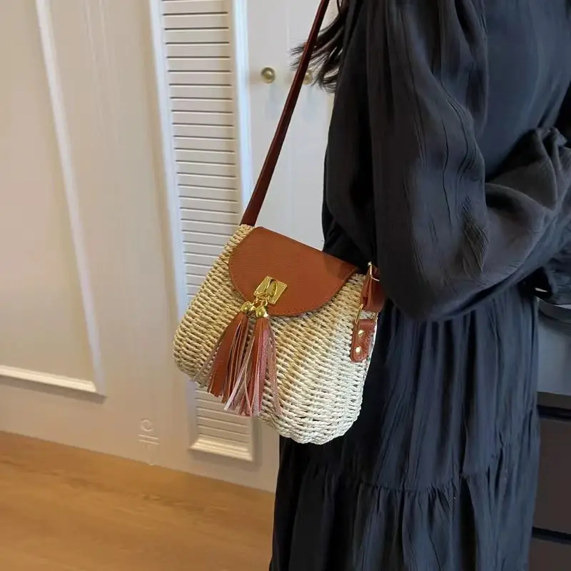 Women's Straw Tassel Crossbody Bag Brown