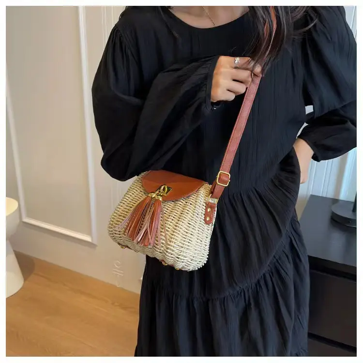 Women's Straw Tassel Crossbody Bag Brown — feature 16