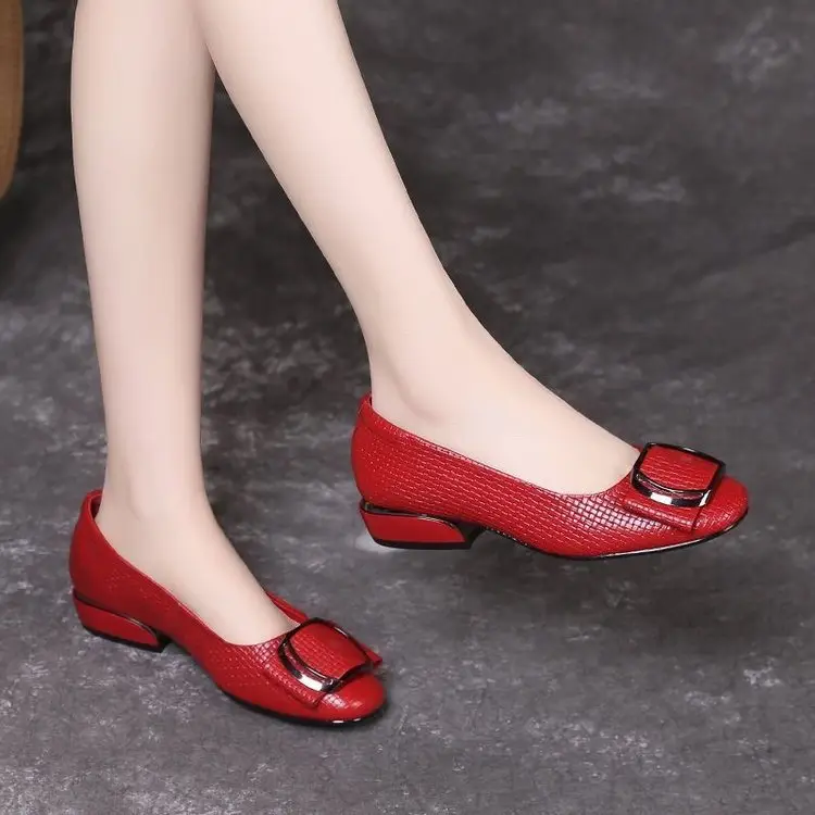 Women's White Leather Round Toe Heels Spring 2025 — feature 4