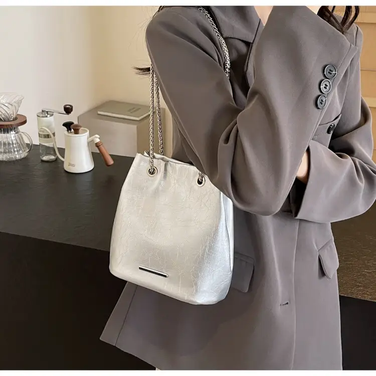Women's Black Chain Crossbody Bag 2025 New Arrival — feature 32
