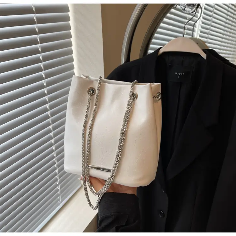 Women's Black Chain Crossbody Bag 2025 New Arrival - Image 3