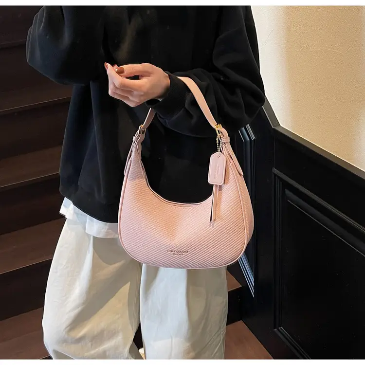 Women's Black Crossbody Bag 2025 New Niche Design — feature 10